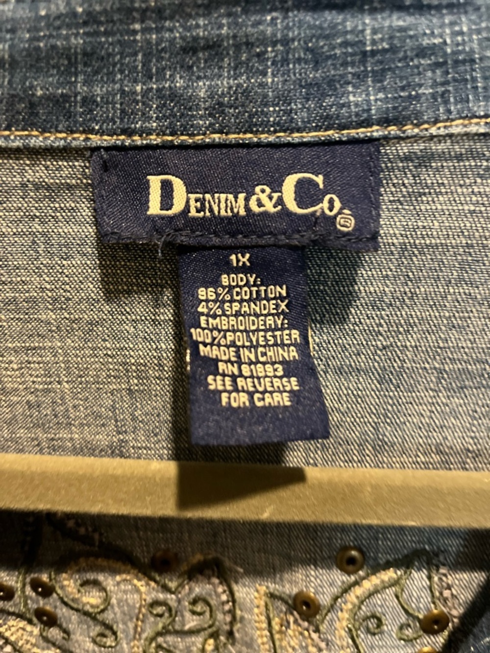 284. WOMENS DENIM + COMPANY 1X DETAIL DENIM JACKET - Picture 2 of 5